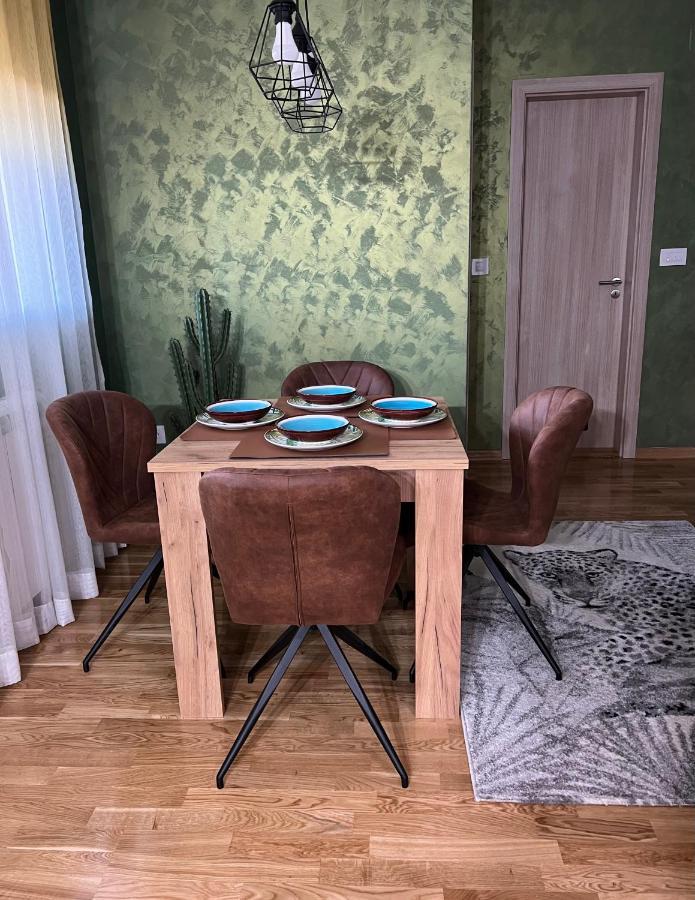 Jungle Lux Apartment Čačak Eksteriør billede